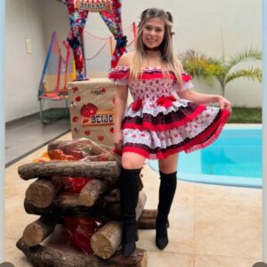 Carolina (12 e 14 anos)